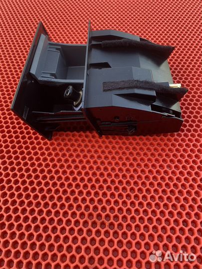 Пепельница Mitsubishi Carisma рестайлинг