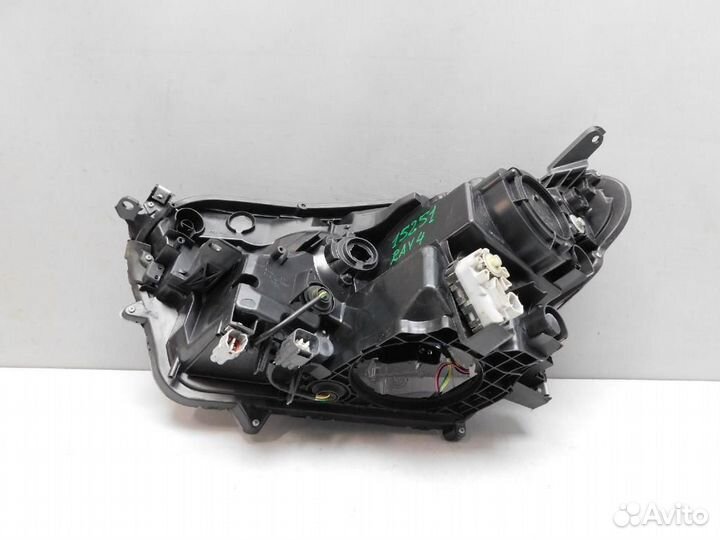 Фара правая Toyota RAV4