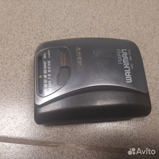 Кассетный плеер Sony Walkman WM-FX 121