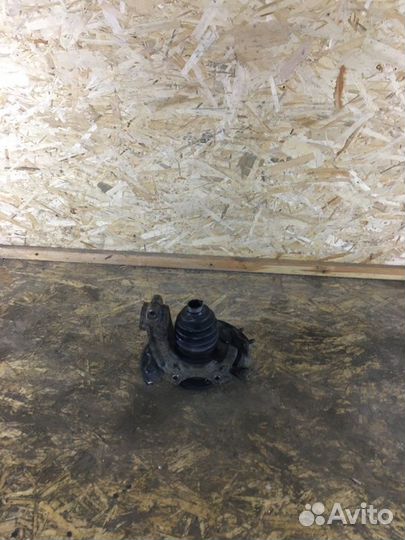 Поворотный кулак правый Volkswagen Polo