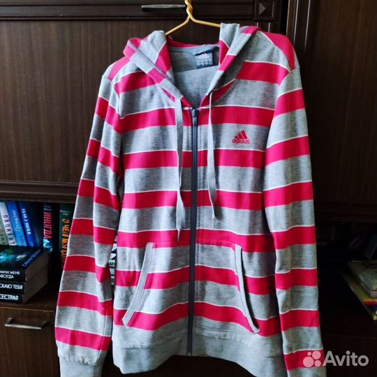 Спортивный костюм Adidas ждет с нетерпением вас