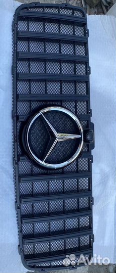 Решетка радиатора на гелентваген