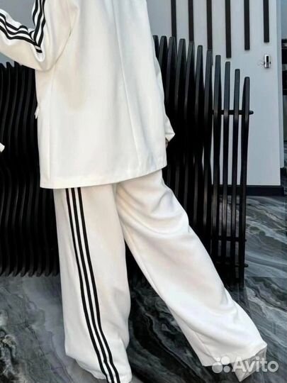 Костюм брючный базовый 46-48-54 новые