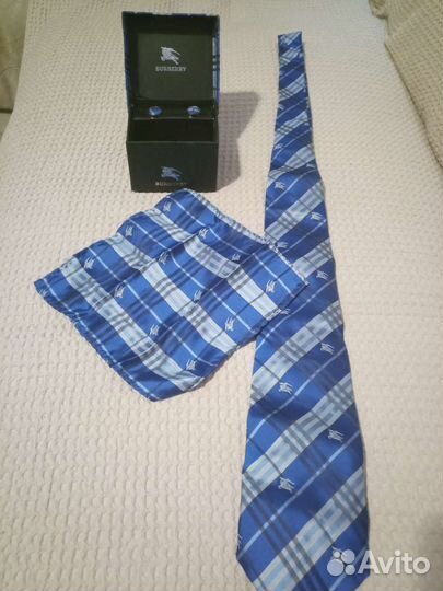 Галстук и запонки