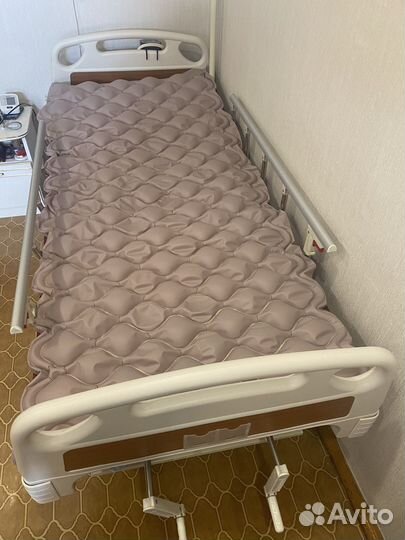 Медицинская кровать