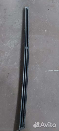 Молдинг стекла передняя левая на Nissan fuga