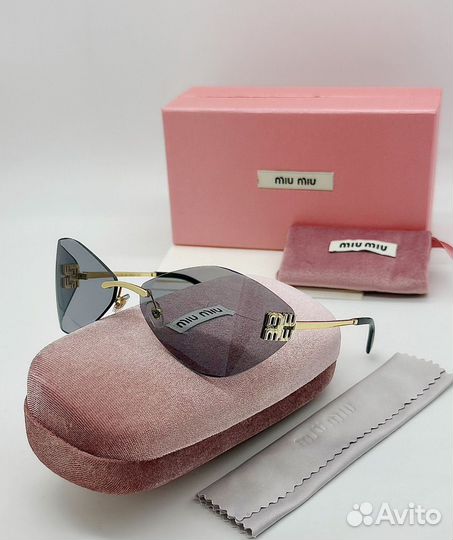 Солнцезащитные очки Miu Miu