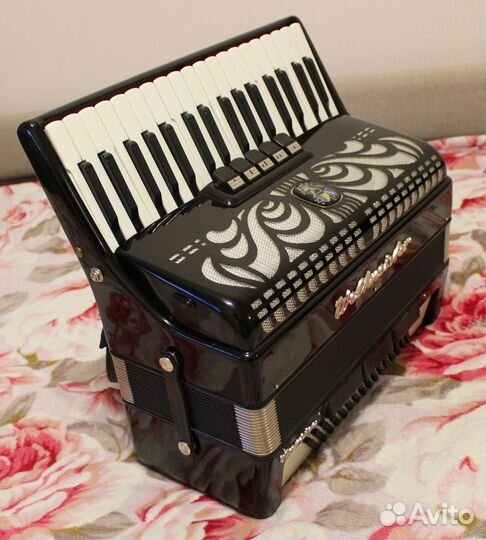 Аккордеон Weltmeister Caprice 3/4 сост. нового