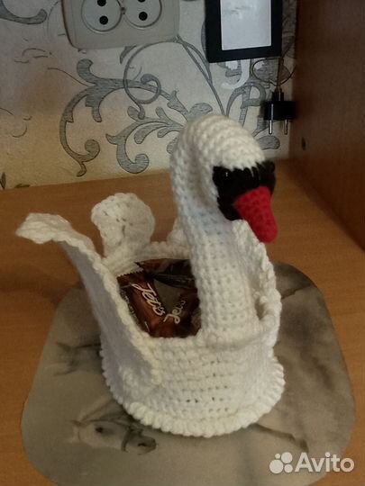 Лебедь конфетница