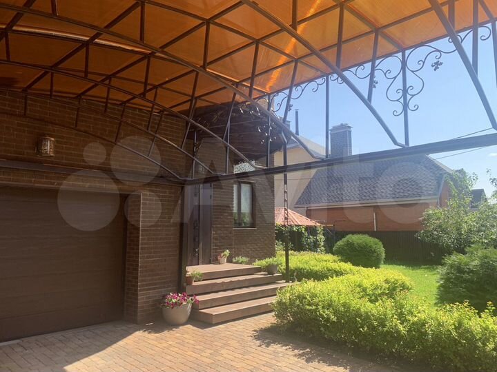 Дом 250 м² на участке 6 сот.