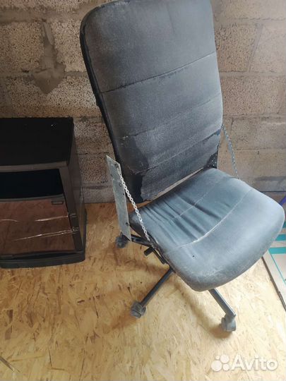 Офисное кресло