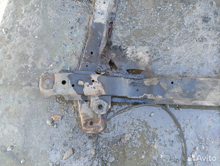 Передний подрамник mazda 626 GD двигатель 2.0