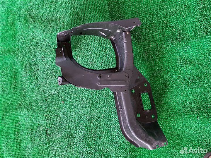 Кронштейн фары правый Mercedes-Benz M-Class