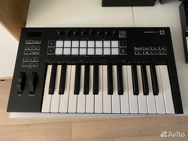 Midi-клавиатура novation launchkey 25 MK3