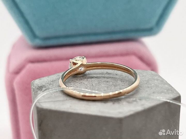 Золотое кольцо с бриллиантом 0.5 карат Муассанит