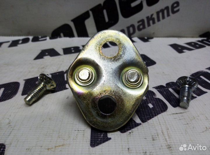 Петля замка крышки багажника Toyota Corolla Spacio