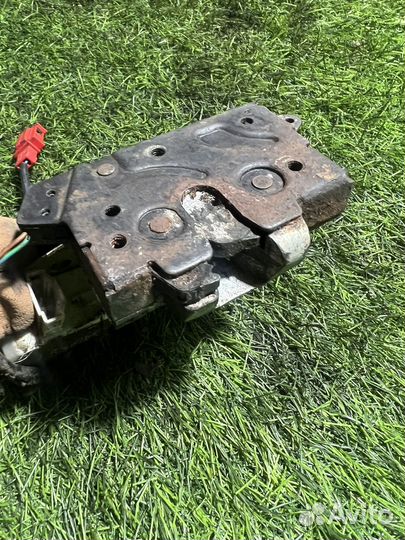 Замок люка Ford Galaxy 1