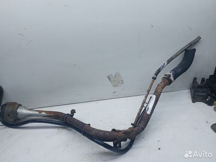 Форд фокус 1. Заливная горловина. Хэтчбек седан