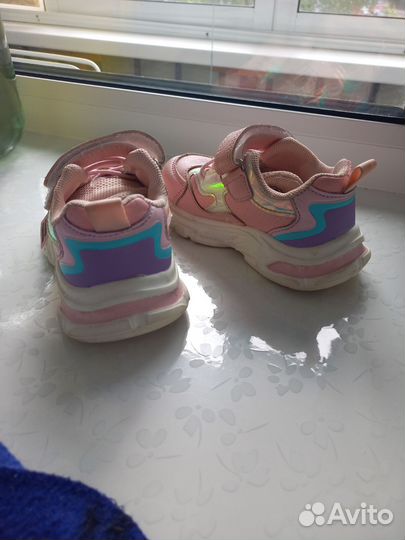 Кроссовки для девочки