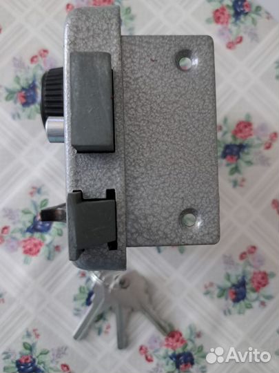 Замок дверной накладной