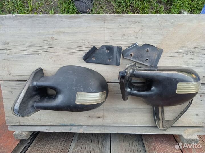 Боковое зеркало