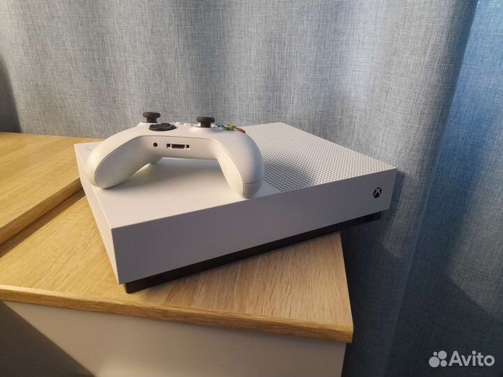 Игровая приставка xbox ONE S 1тб + геймпад