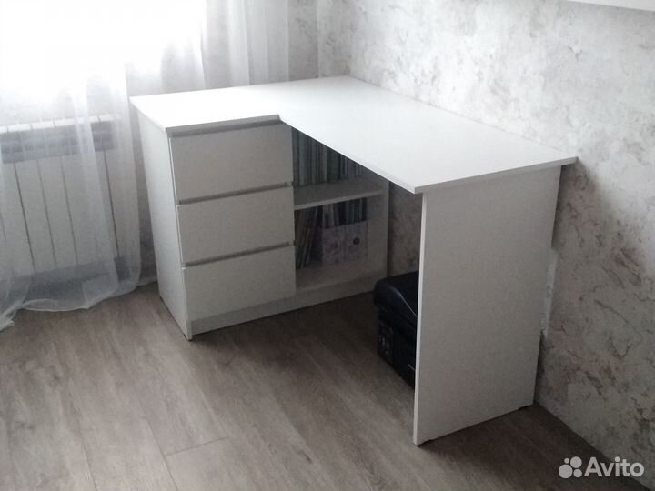 Письменный стол белый