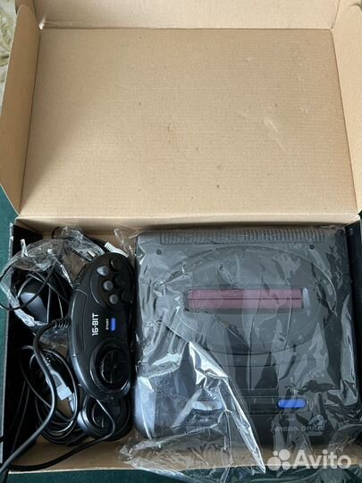 Приставка Mega Drive 2 со встроенными играми