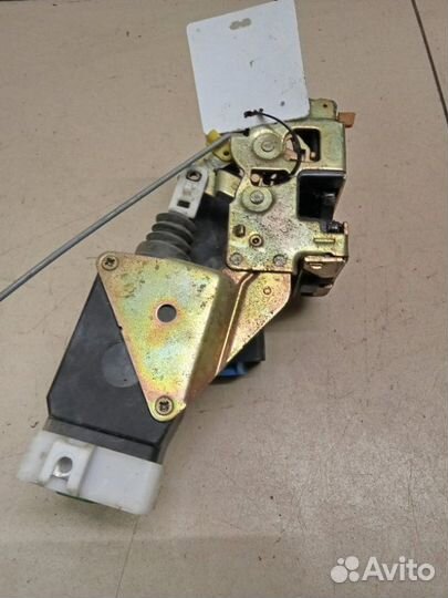 Замок двери задний правый Volvo V40 универсал