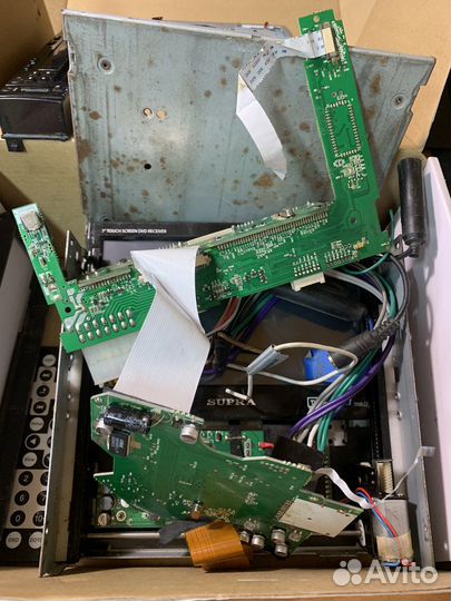 Магнитола с выдвижным экраном на запчасти