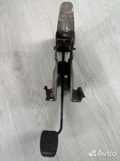 Педаль тормоза Renault sandero stepway 2