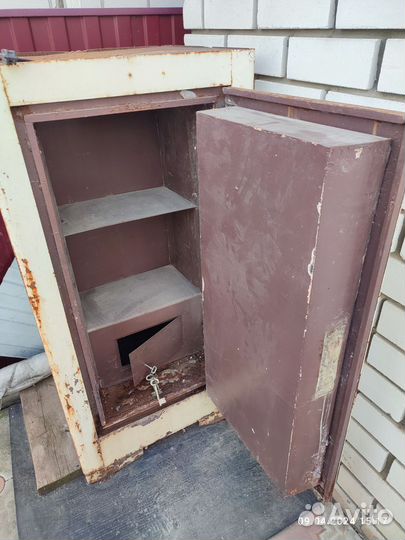 Сейф металлический огнеупорный