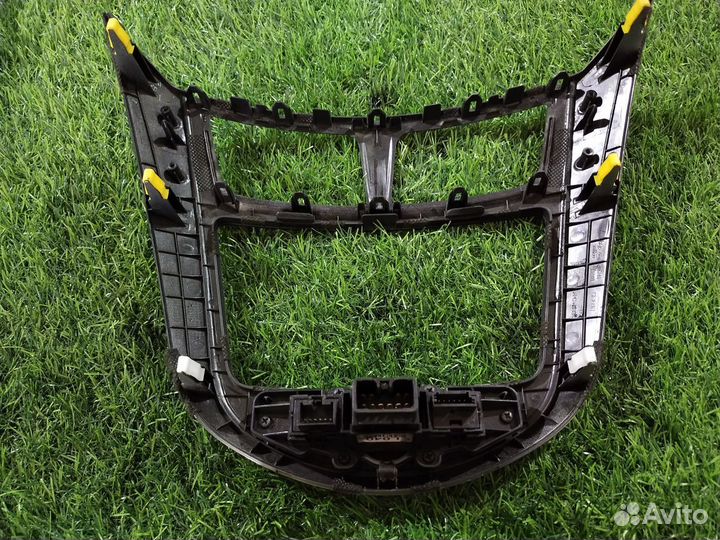 Рамка магнитолы Hyundai Solaris I