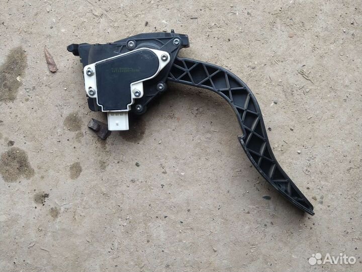 Chevrolet aveo т300 педаль газа