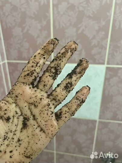 Свежий, полностью натуральный, кофейный скраб