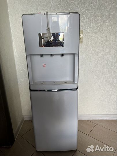 Кулер для воды с нижней загрузкой