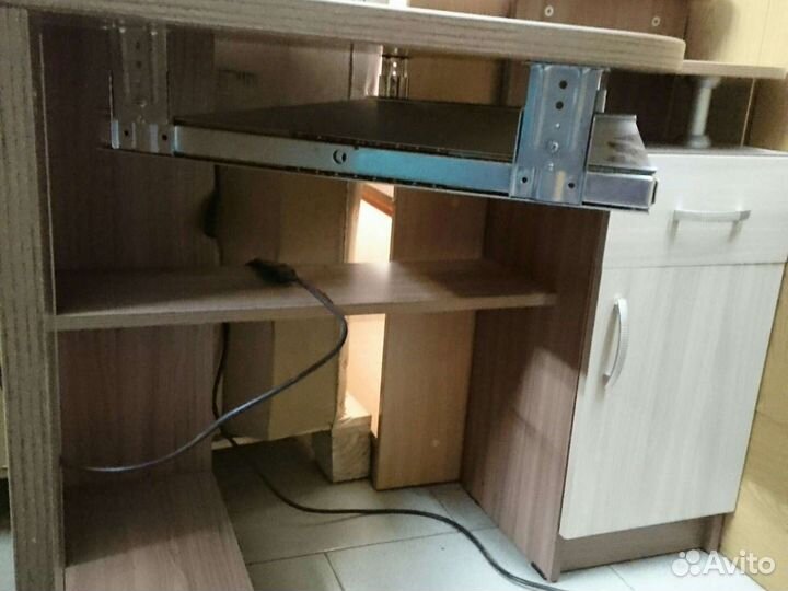 Компьютерный стол (угловой) и стул