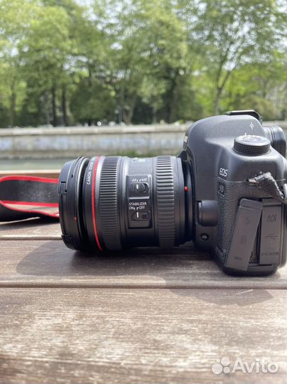 Зеркальный фотоаппарат 5D mark ii