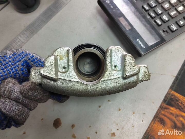 Суппорт передний левый audi 100 C4 A6 C4