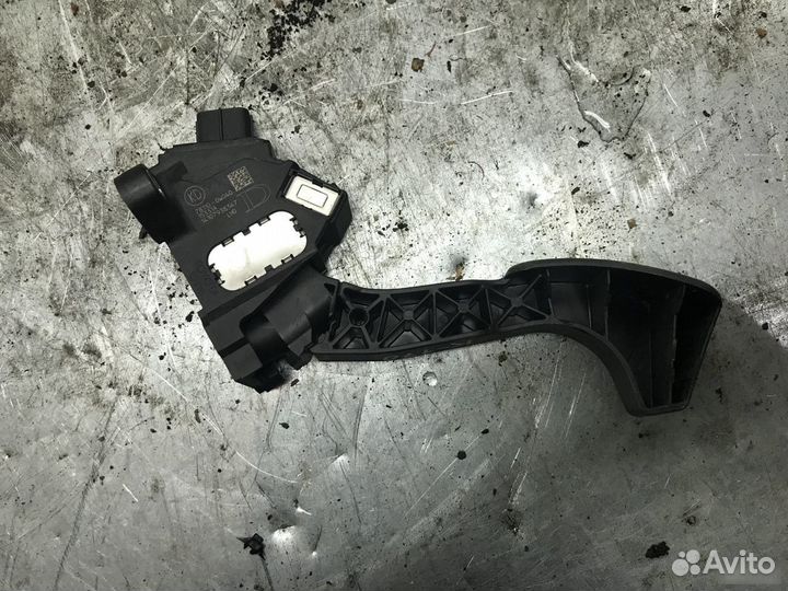 Педаль газа Toyota Corolla E180