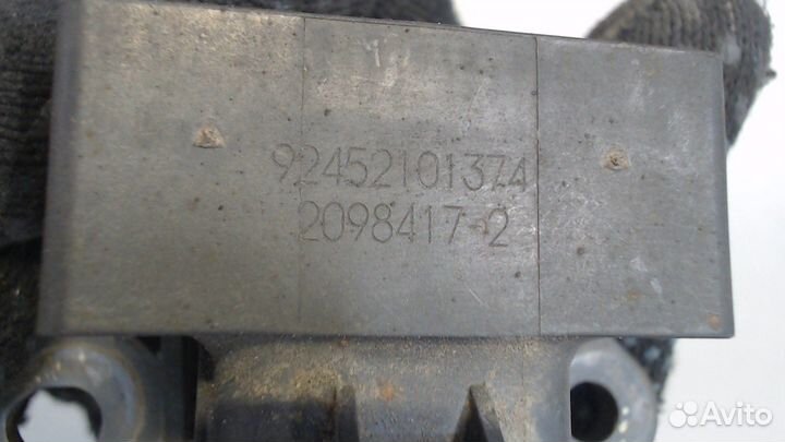 Реле бензонасоса Lincoln Navigator, 2010