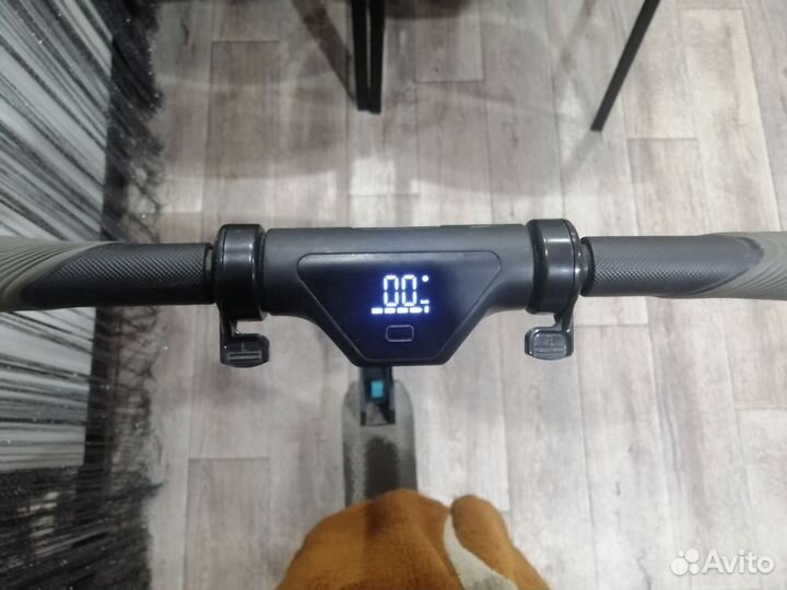 Продам электросамокат