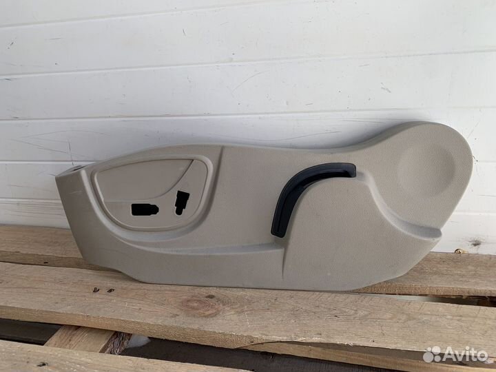 Накладка левого сиденья внешняя Рено Лагуна 3