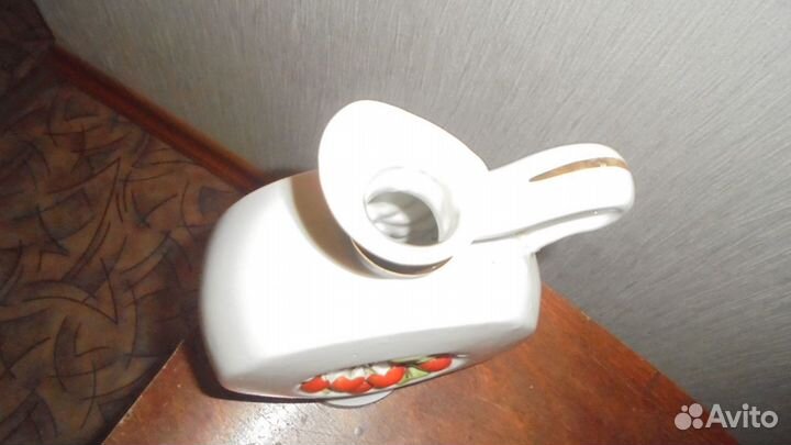 Кувшин фарфоровый