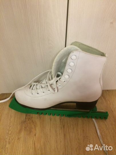 Спортинвентарь. Коньки