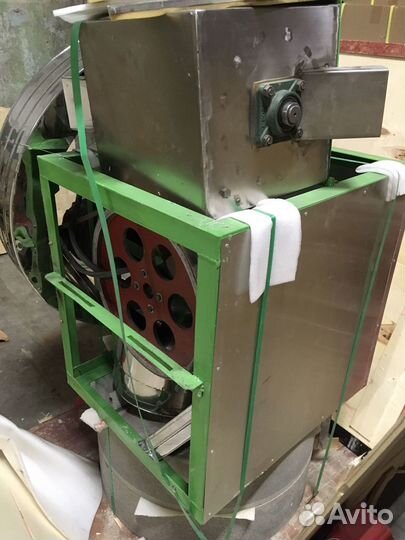 Мельница для зерна электрическая с отсевом отрубей