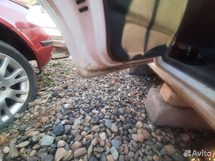 Задняя левая дверь на Дэу Нексия,Daewoo Nexia