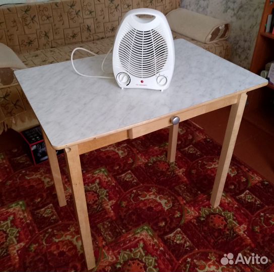 Кухонный стол