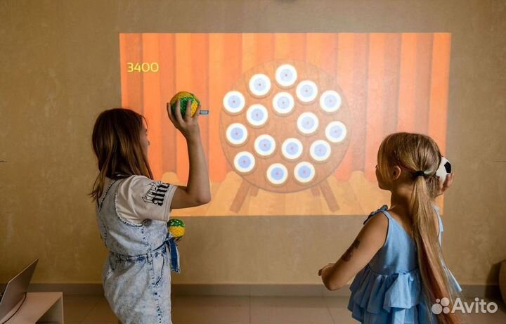 Интерактивная стенка кидалки для игровых комнат