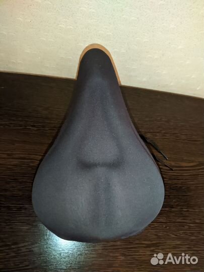 Седло велосипеда с накладкой